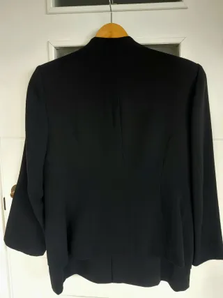 Diseñadora Talla 44-46 Traje negro con falda