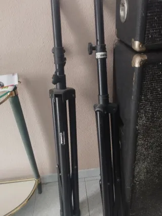 Trípodes WORK y Adam Hall