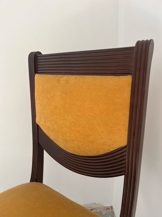 Silla de comedor madera y terciopelo mostaza