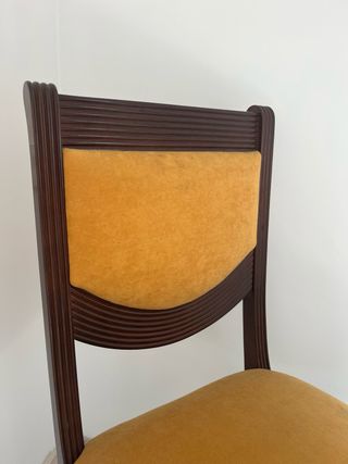 Silla de comedor madera y terciopelo mostaza