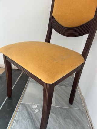 Silla de comedor madera y terciopelo mostaza