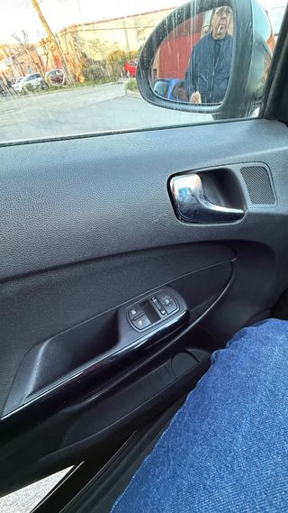 Opel Corsa 1.4 gasolina 2011