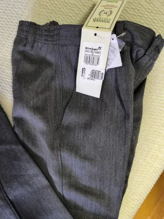 Pantalones grises uniforme y de vestir