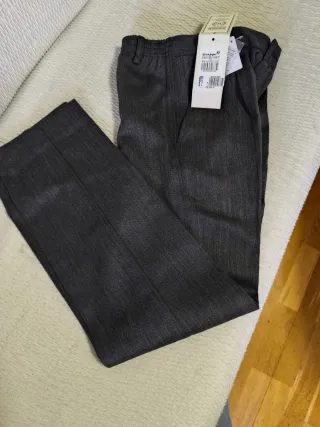 Pantalones grises uniforme y de vestir