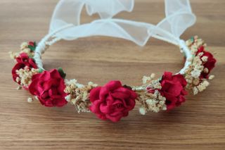 Corona de flores, tiara rojas y crema