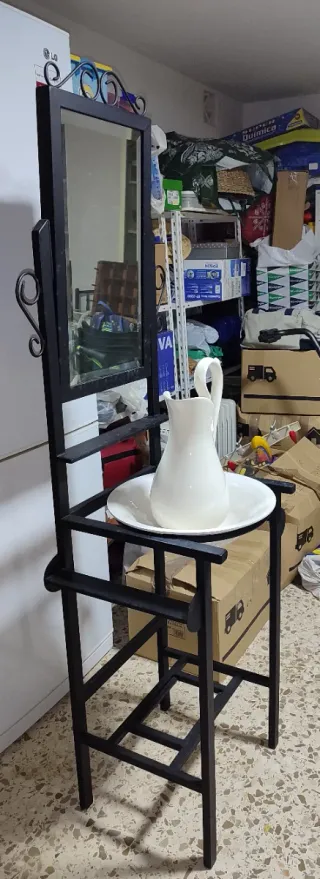 Lavabo antiguo de cerámica y metal