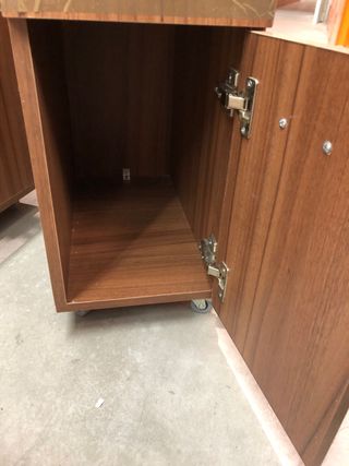 Cajonera de madera con ruedas