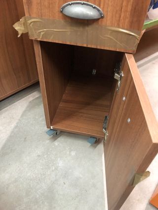 Cajonera de madera con ruedas