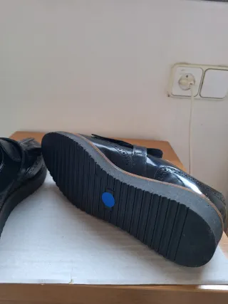 Zapatos de mujer negros con flecos