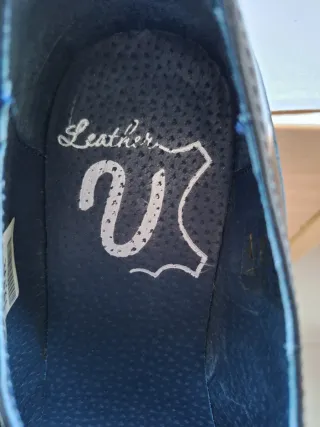 Zapatos de mujer negros con flecos