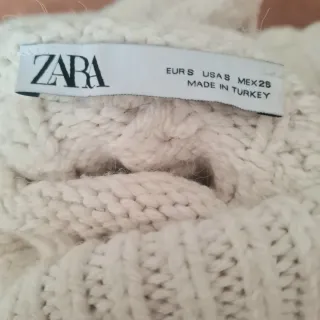 Jersey cuello alto con flecos