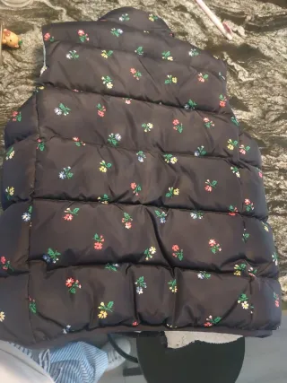 Chaleco GAP floral con borreguito T. 12-13