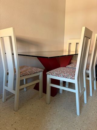 “Conjunto mesa comedor y sillas