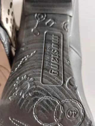 Zapatos nuevos,mustang,con trabillas en el empeine