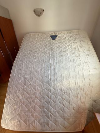 Colchón usado pero en buen estado.
