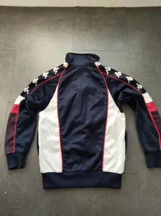 Chaqueta Kappa azul y blanca