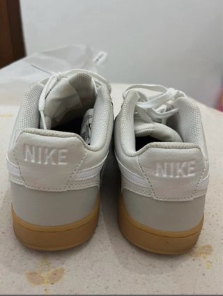 Tenis Nike Gris y Blanco