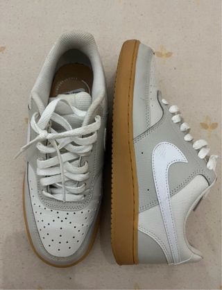 Tenis Nike Gris y Blanco