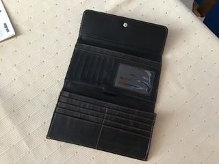 Monedero de piel negro sin usar