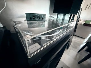 2x Technics SL-1210 Mk (Negros) con cartuchos nuev