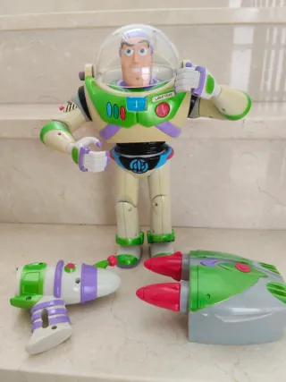 Buzz Lightyear Juguete con Accesorios