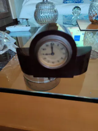 Reloj de mesa antiguo de madera no funciona