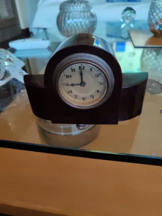Reloj de mesa antiguo de madera no funciona