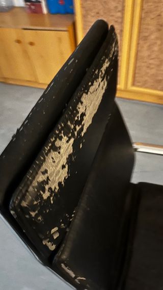 Silla de escritorio negra y plateada