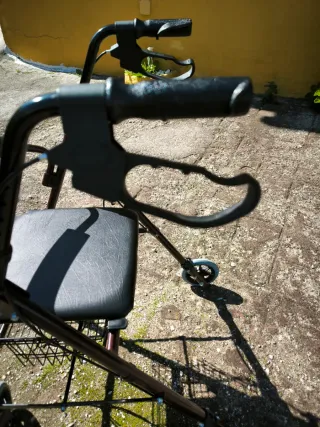 Andador para mayores con asiento