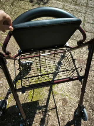 Andador para mayores con asiento