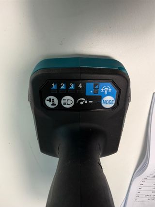 Llave de impacto Makita DTW300Z + Batería 4Ah