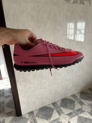 Zapatos de fútbol Nike Mercurial multitacos