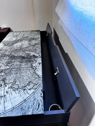 Escritorio Alex gris y multicolor.