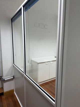 Cerramiento de cristal y aluminio, 356x 173 y 209