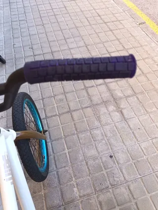 Bicicleta BMX blanca