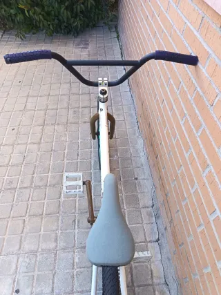 Bicicleta BMX blanca