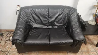 Sofá de piel negro