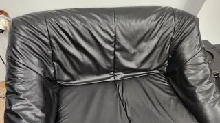 Sofá de piel negro