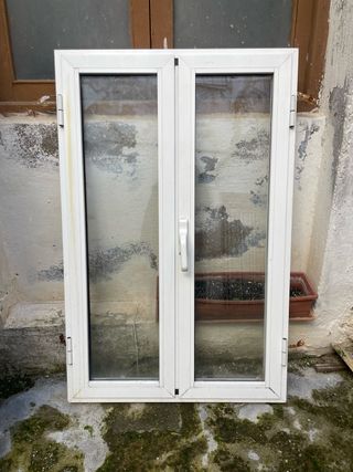 Ventana blanca de doble cristal