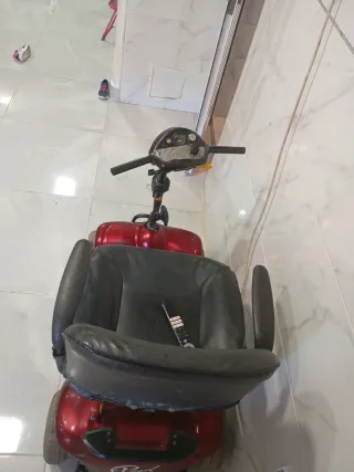 Silla de ruedas eléctrica roja minusválidos 500€