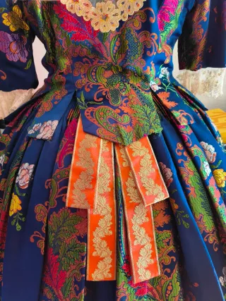 Traje de Fallera azul y dorado