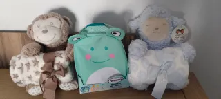 Lote bebé: peluche, manta y mochila