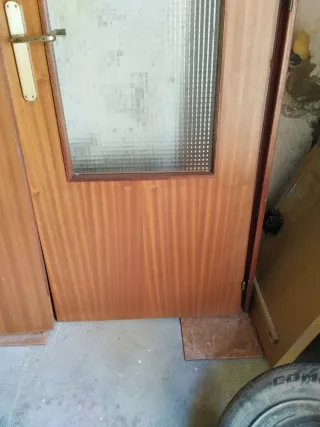 Puerta madera y cristal