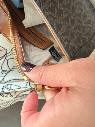 Michael Kors Carmen Pouchette Pequeña