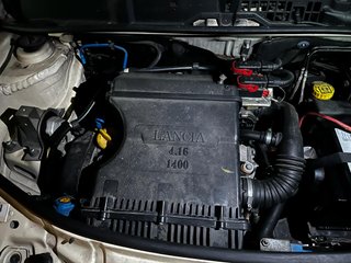 Lancia Ypsilon techo panorámico