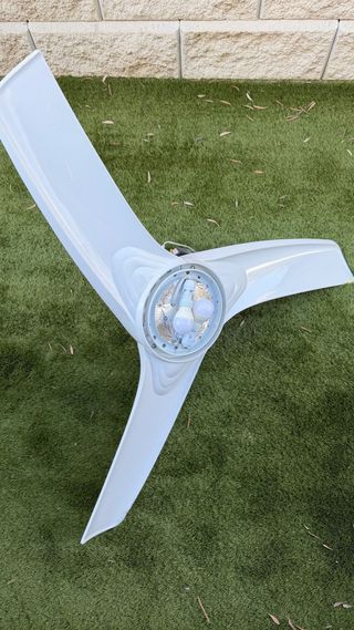 Ventilador de techo blanco