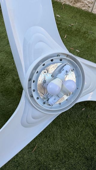 Ventilador de techo blanco