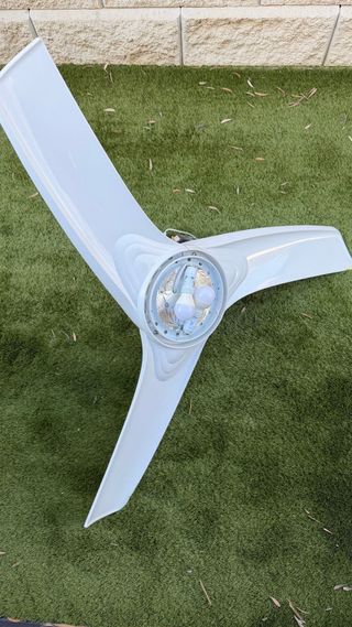 Ventilador de techo blanco