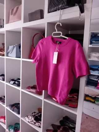 Jersey rosa y prenda de regalo