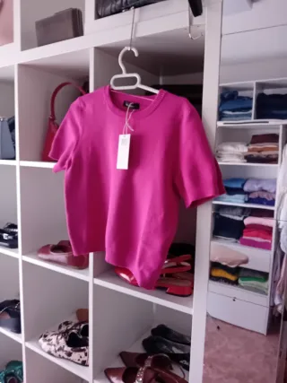 Jersey rosa y prenda de regalo